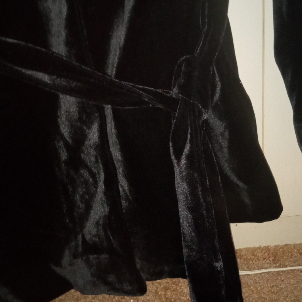 Amanda Smith black velvet blazer in jacket New